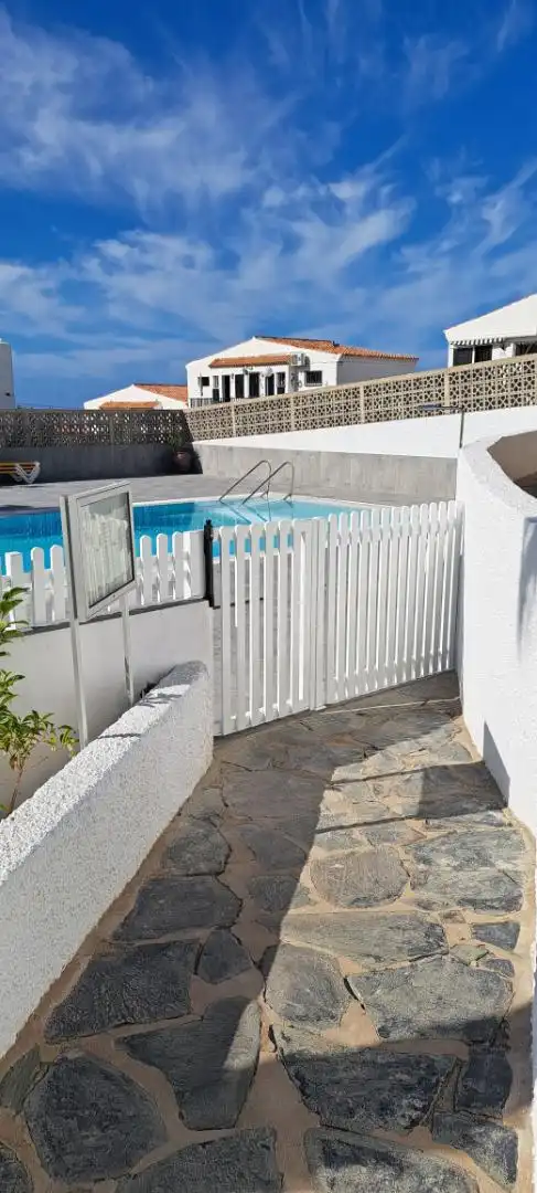 Vista exterior de Apartament en venda en Mogán amb Jardí privat, Terrassa i Piscina