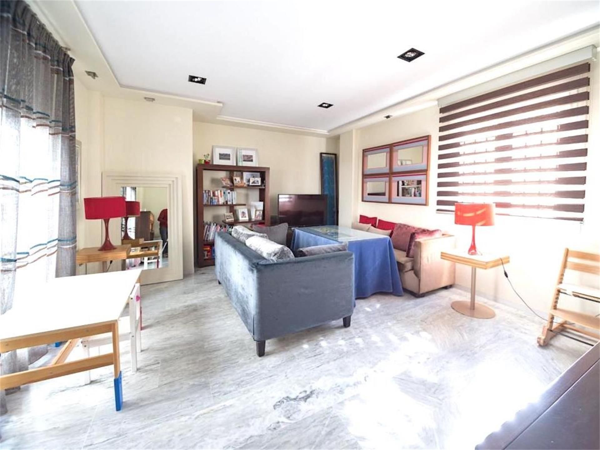 Sala d'estar de Casa o xalet en venda en Espartinas amb Aire condicionat, Terrassa i Piscina