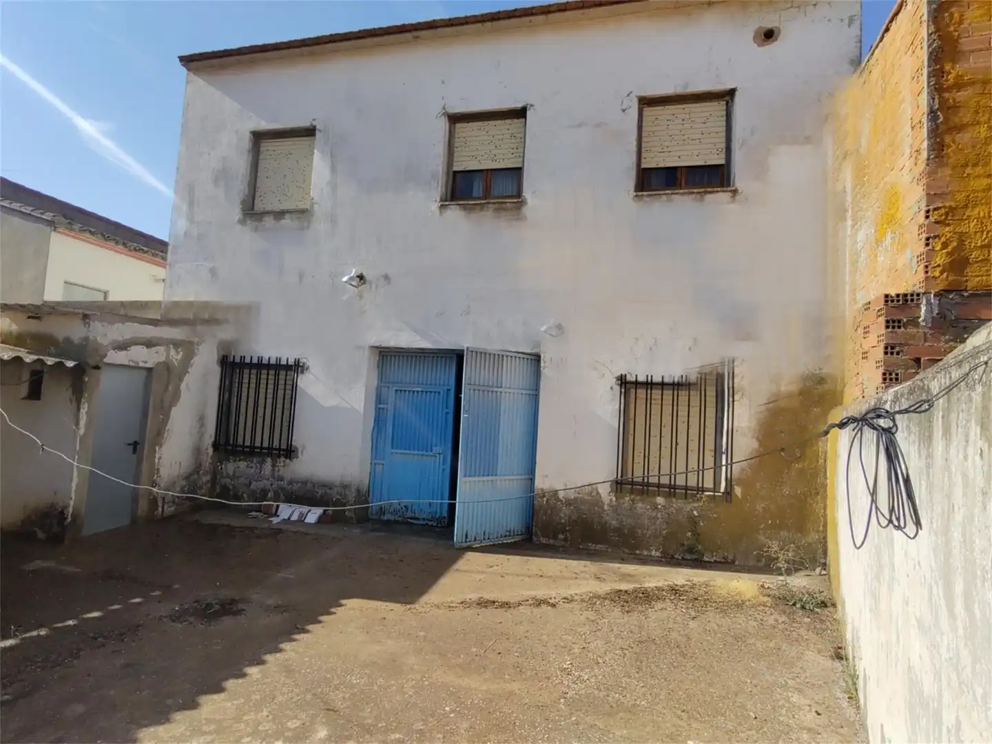 Vista exterior de Casa adosada en venta en Villagarcía del Llano con Amueblado y Balcón