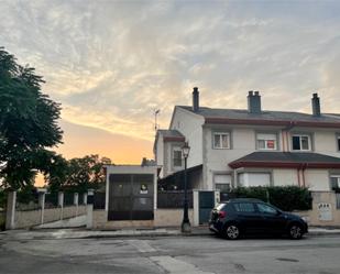 Vista exterior de Dúplex en venda en Ponferrada amb Calefacció, Parquet i Terrassa