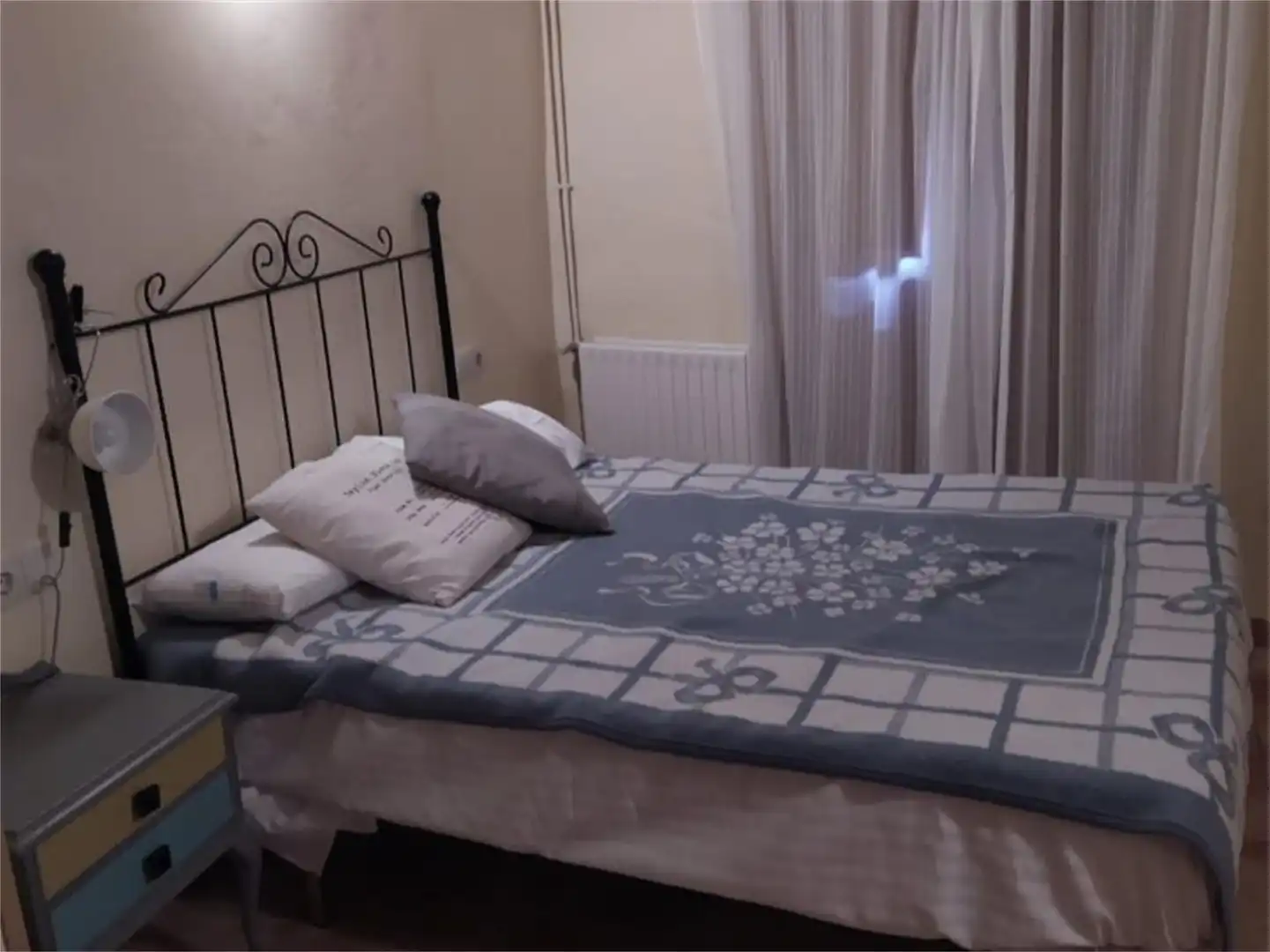 Casa adosada en venta en Calle Mayor, 10, Bohoyo Habitación de Casa adosada en venta en Bohoyo con Calefacción, Trastero y Amueblado