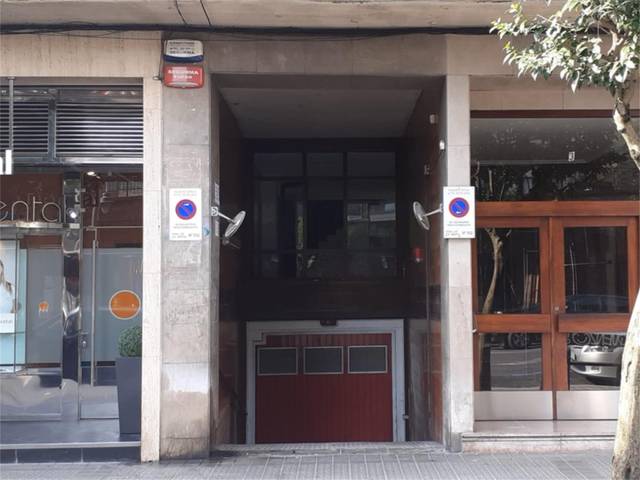 Garaje en Alquiler en Avenida Madariaga, 3 en San Pedro de Deusto - La Ribera