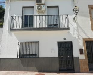 Vista exterior de Casa adosada en venda en Arjona amb Aire condicionat, Terrassa i Balcó