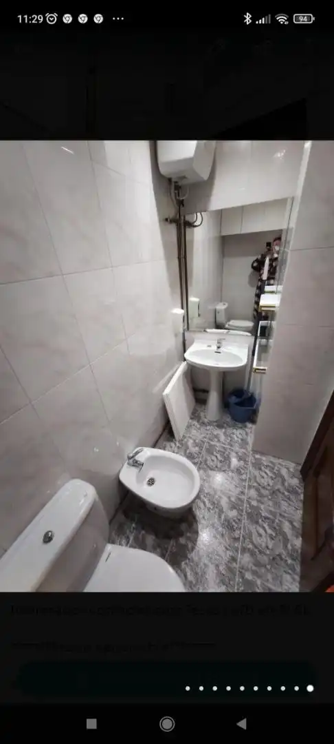 Badezimmer von Büro zum Verkauf in Santander mit Parkett