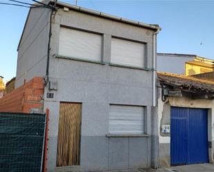 Vista exterior de Casa adosada en venda en Valdelosa