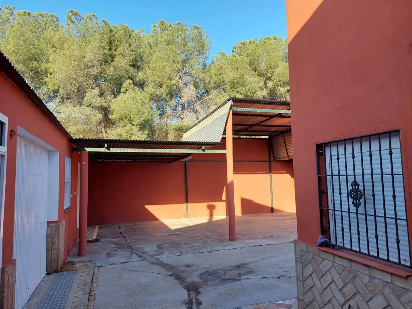 Finca rústica en venda a Avenida de Sevilla, Los Palacios y Villafranca Vista exterior de Finca rústica en venda en Los Palacios y Villafranca amb Aire condicionat, Calefacció i Jardí privat