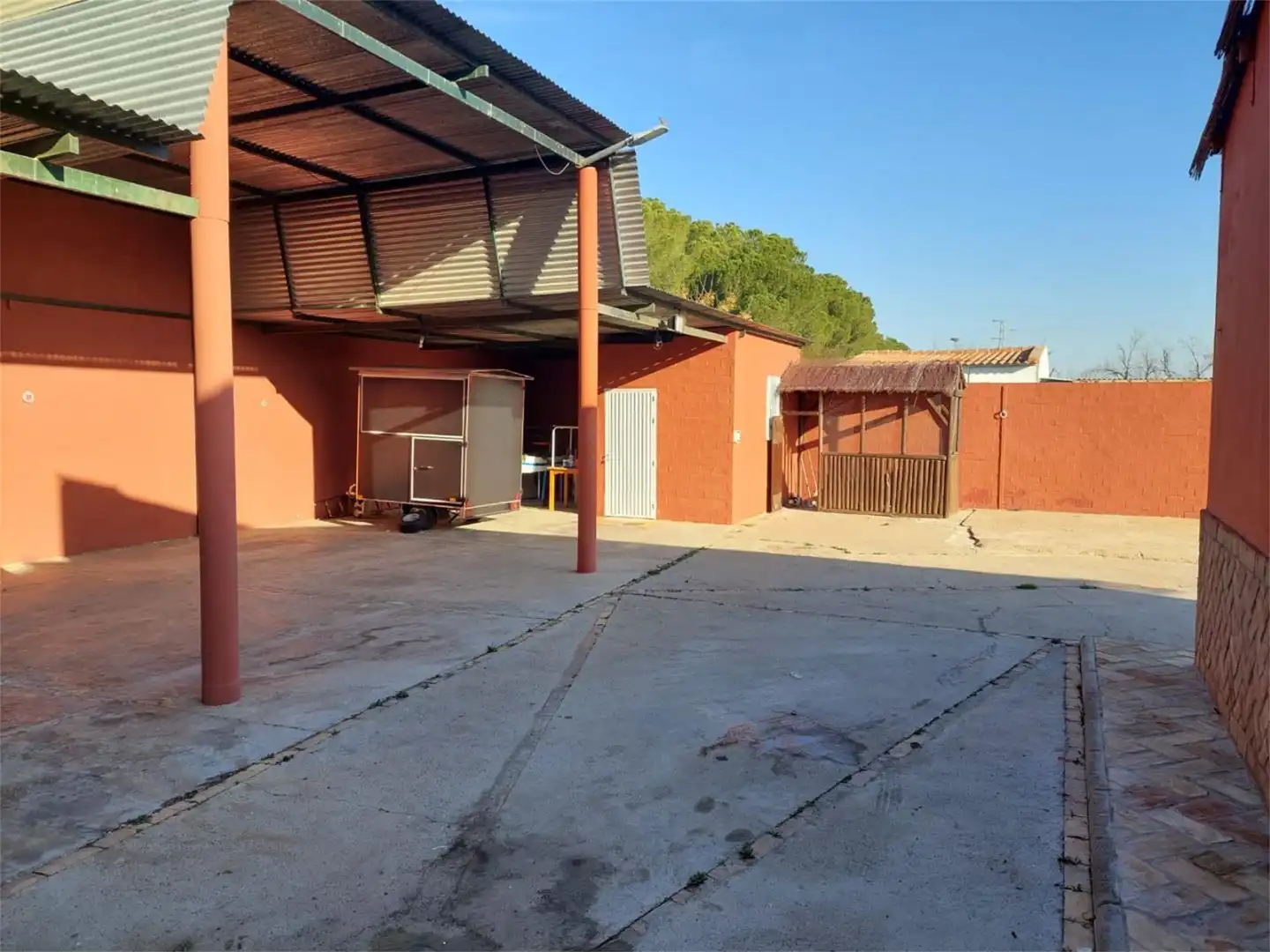 Finca rústica en venda a Avenida de Sevilla, Los Palacios y Villafranca Vista exterior de Finca rústica en venda en Los Palacios y Villafranca amb Aire condicionat, Calefacció i Jardí privat