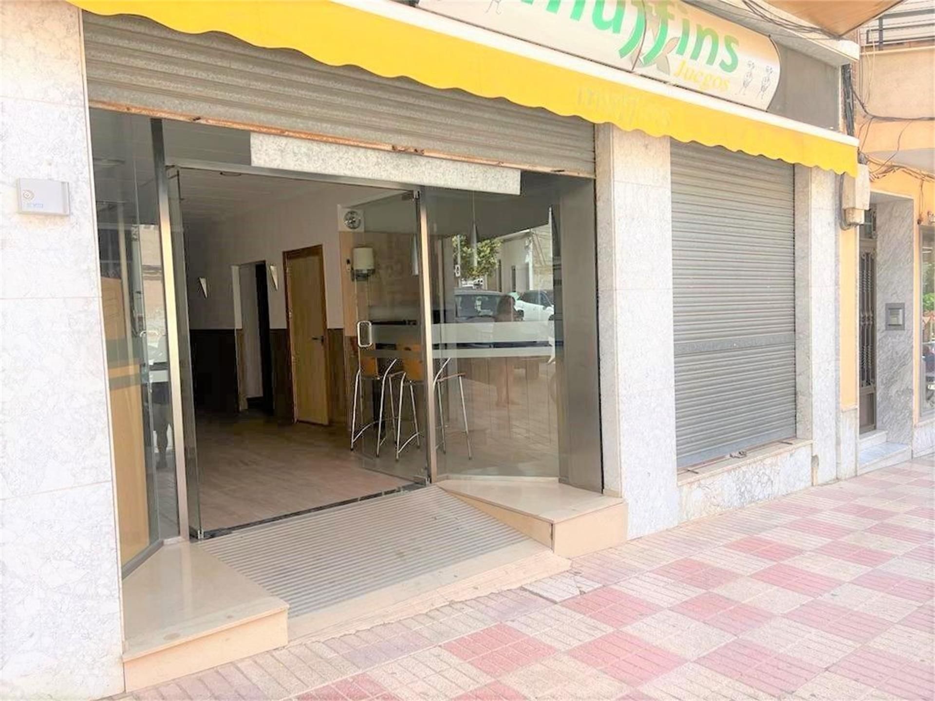 Premises for sale in Elche de la Sierra  with Air Conditioner, Heating and Furnished