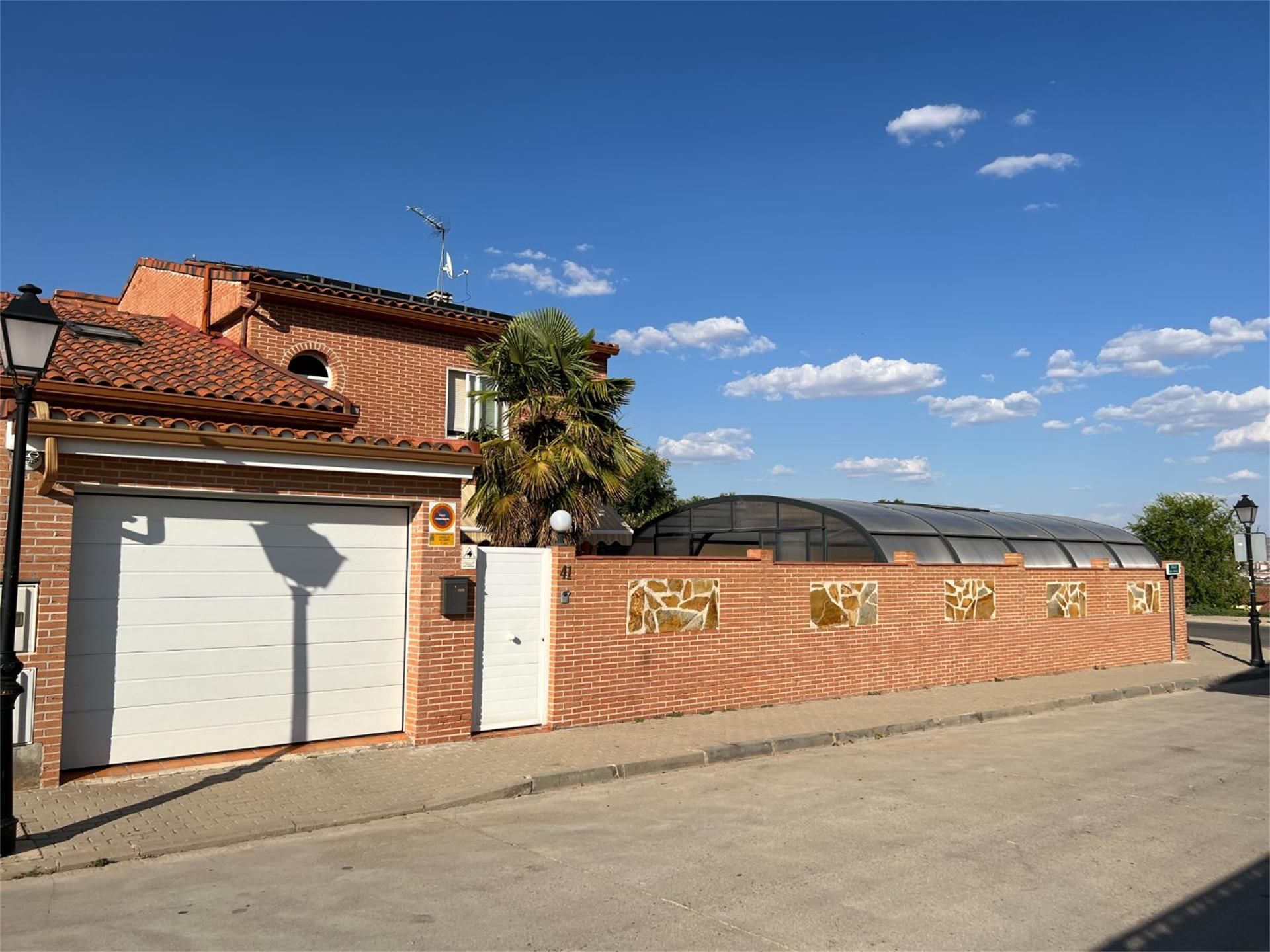 Exterior view of House or chalet for sale in Cabanillas del Campo  with Air Conditioner and Swimming Pool