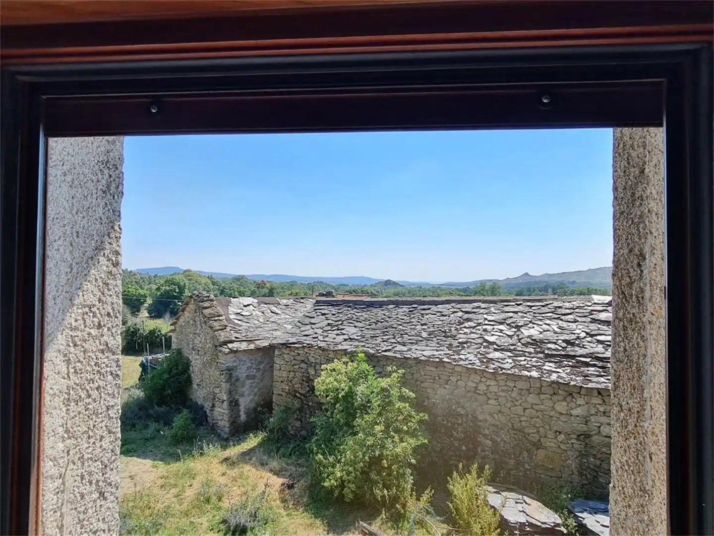 Finca rústica en venda en Hermisende amb Jardí privat, Terrassa i Moblat