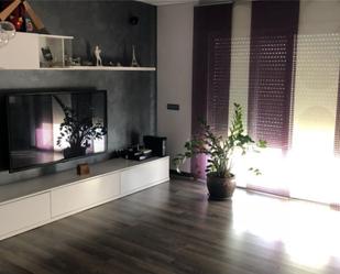 Sala d'estar de Casa adosada en venda en Gironella amb Aire condicionat, Terrassa i Balcó