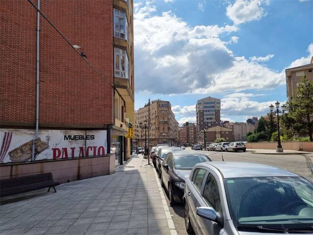 Local comercial en Alquiler en Avenida del Mar en Teatinos - Los Prados