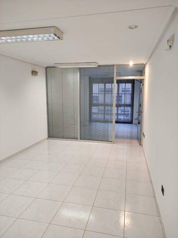 Local comercial en Alquiler en Rúa Valle Inclán en Centro