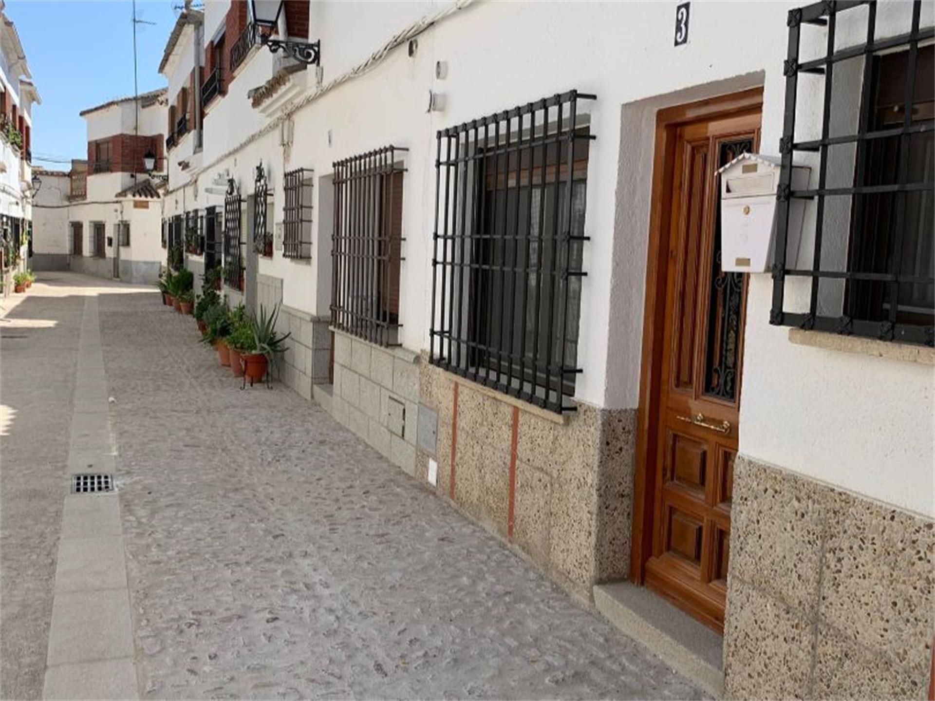 Vista exterior de Casa adosada en venda en Orgaz amb Terrassa