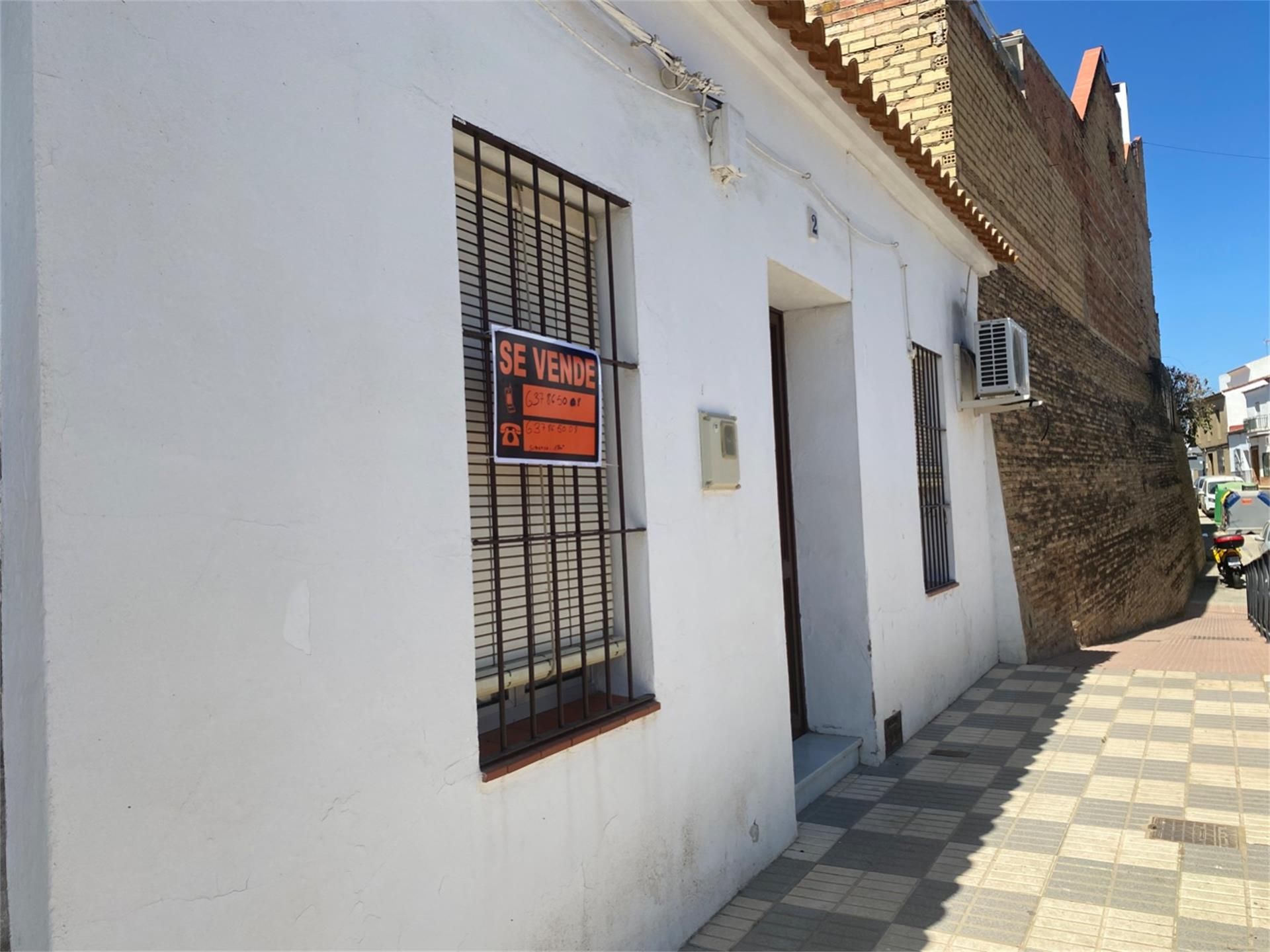 Vista exterior de Planta baixa en venda en Paterna del Campo amb Aire condicionat, Traster i Moblat