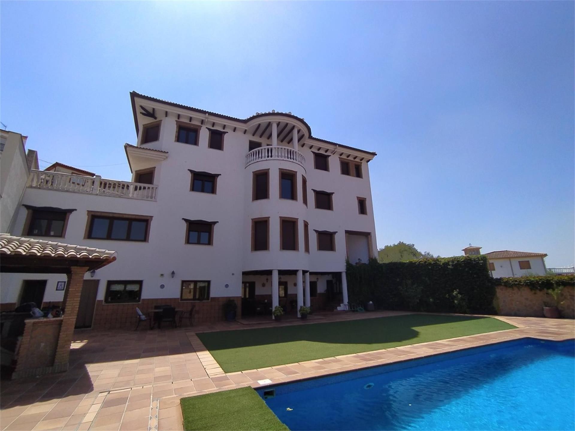 Vista exterior de Casa o xalet en venda en Loja amb Aire condicionat, Calefacció i Jardí privat
