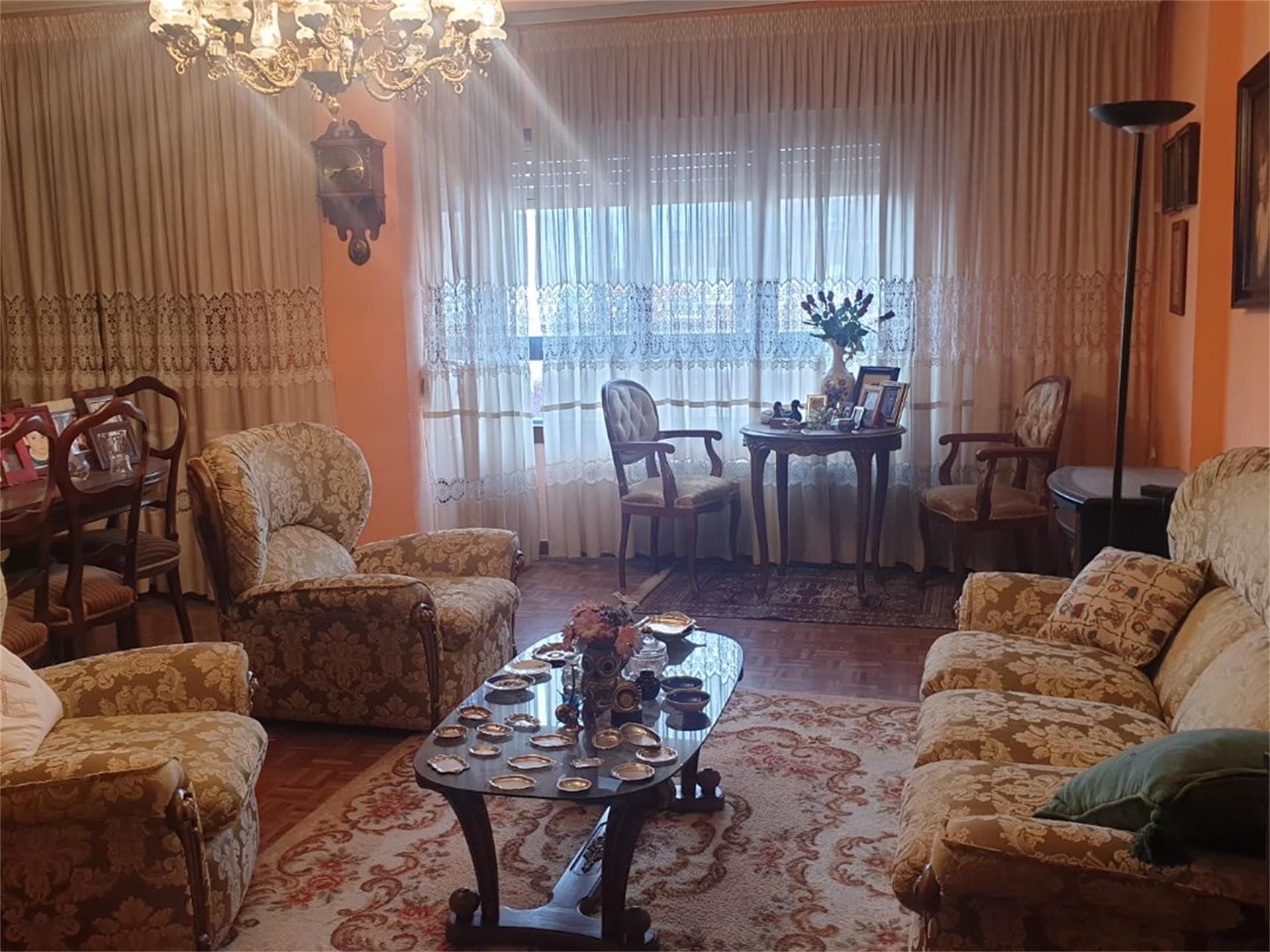 Living room of Flat for sale in La Bañeza   with Heating, Private garden and Parquet flooring