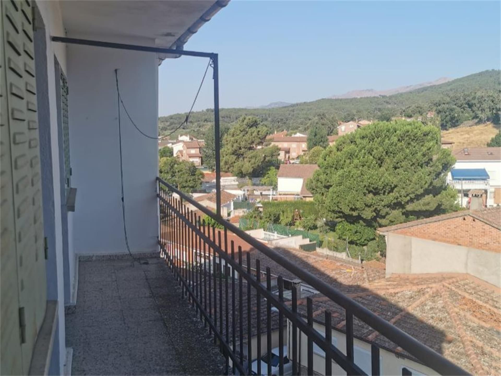 Vista exterior de Pis en venda en Casavieja amb Jardí privat, Terrassa i Moblat