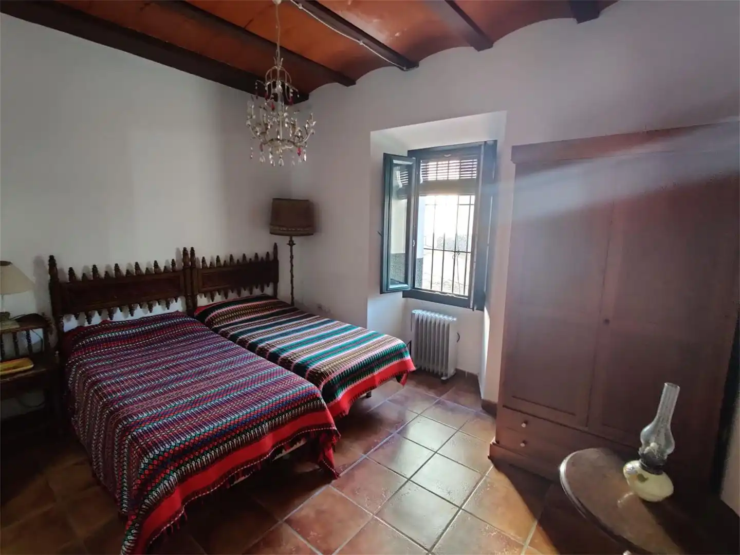 Casa adosada de lloguer a Calle Tordoya, Cabeza la Vaca Dormitori de Casa adosada de lloguer en Cabeza la Vaca amb Calefacció, Jardí privat i Moblat