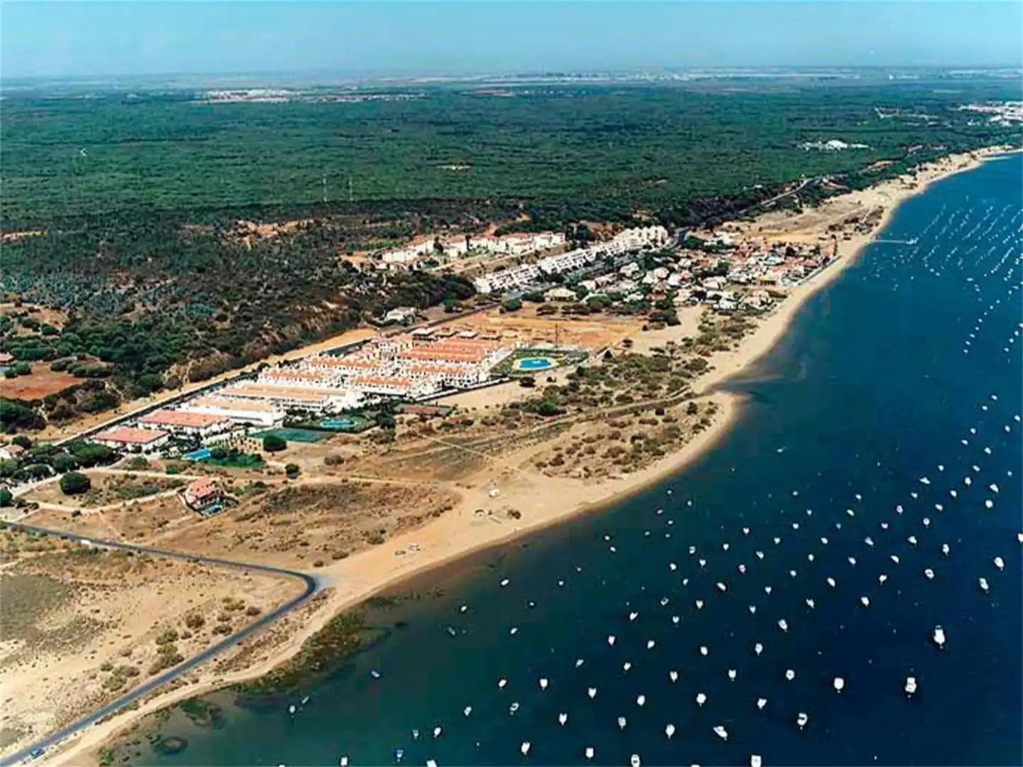 Casa adosada en venta en Avenida Playas de Cartaya, El Rompido Vista exterior de Casa adosada en venta en El Rompido con Calefacción, Jardín privado y Terraza