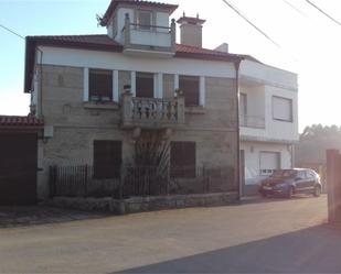 Vista exterior de Casa o xalet de lloguer en Vilagarcía de Arousa amb Terrassa i Balcó