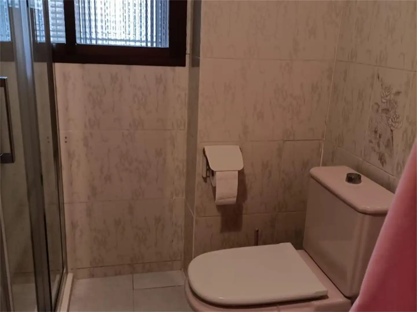 Casa adosada en venta en Calle Alcalde Linares, Huesa Baño de Casa adosada en venta en Huesa con Aire acondicionado, Jardín privado y Terraza