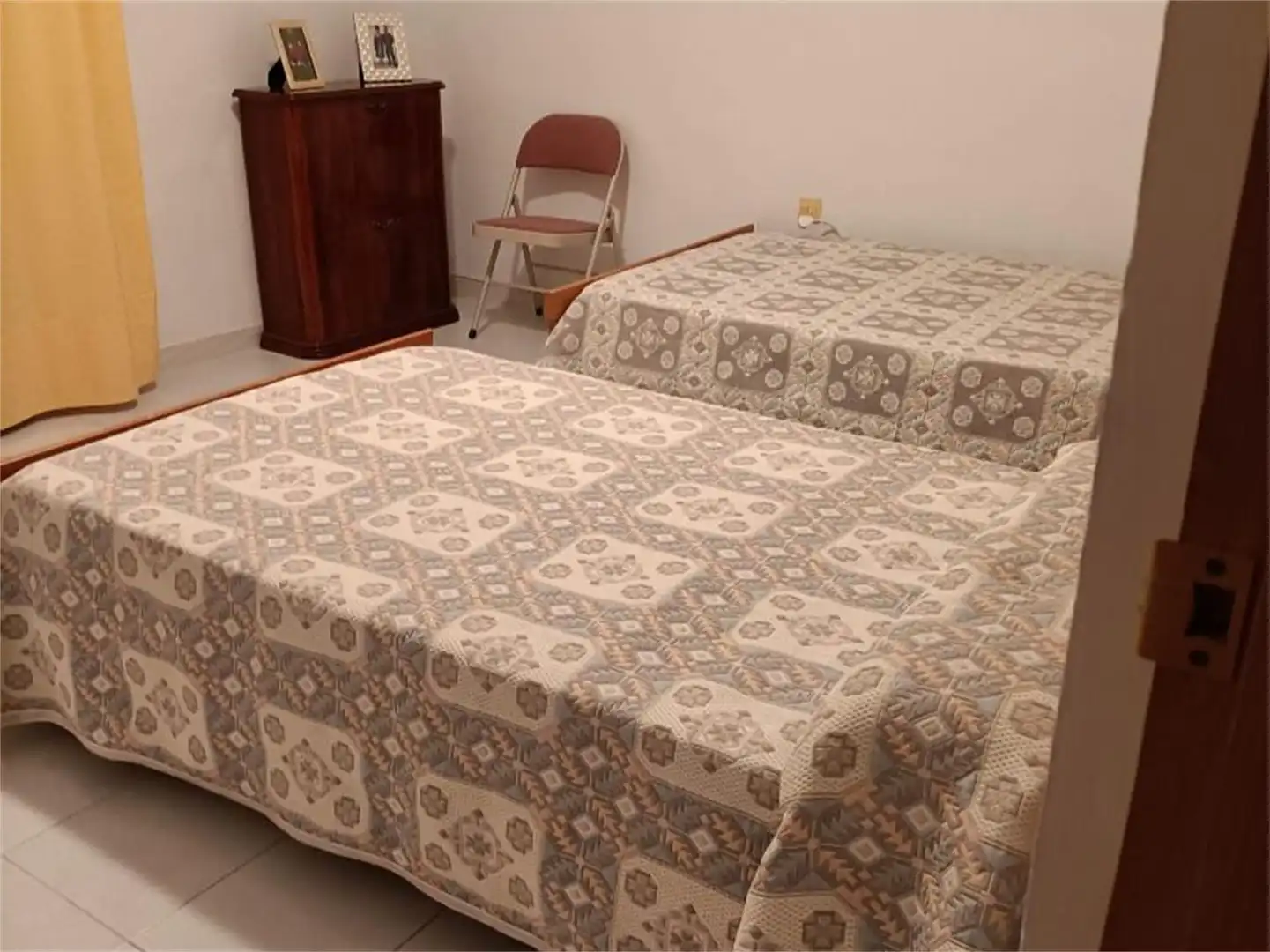 Casa adosada en venta en Calle Alcalde Linares, Huesa Habitación de Casa adosada en venta en Huesa con Aire acondicionado, Jardín privado y Terraza