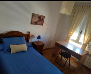 Bedroom of Flat to share in Torrijos  with Air Conditioner and Balcony