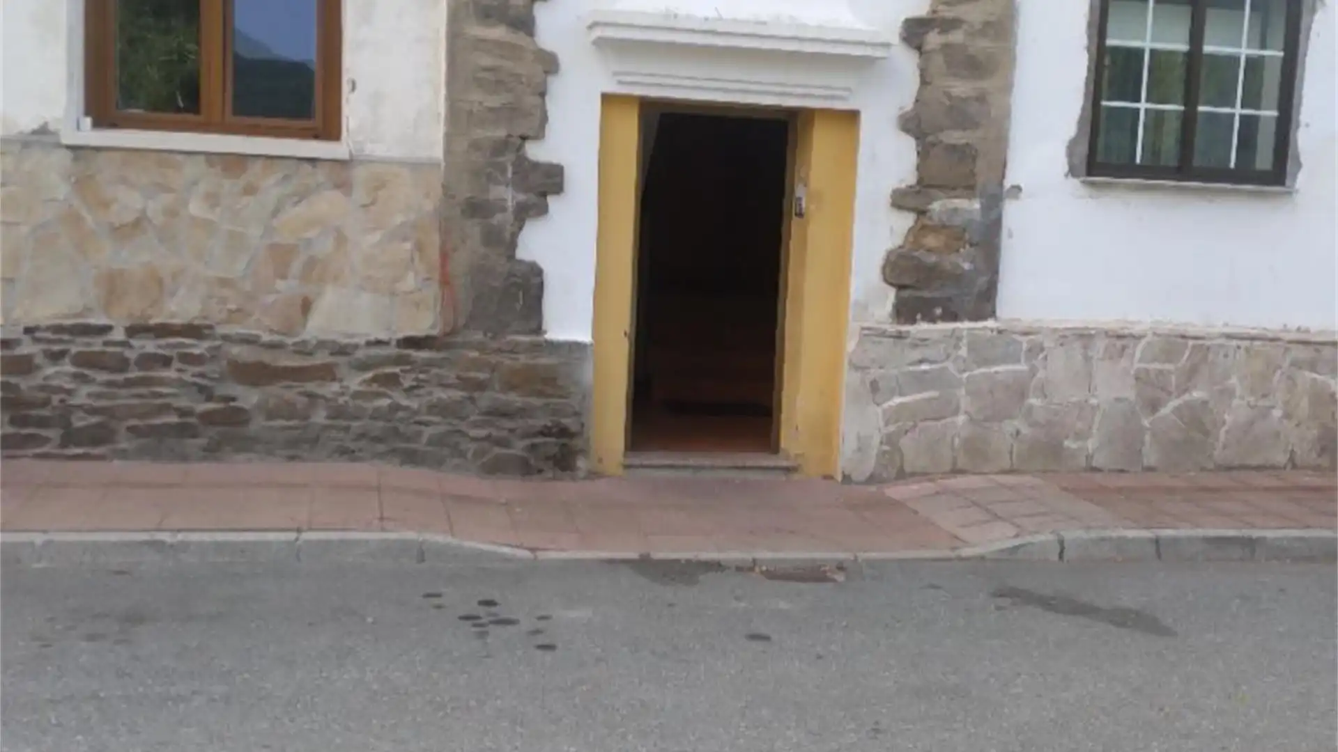 Piso en venta en Calle Fontanón, Villablino Piso en venta en Villablino con Trastero y Amueblado