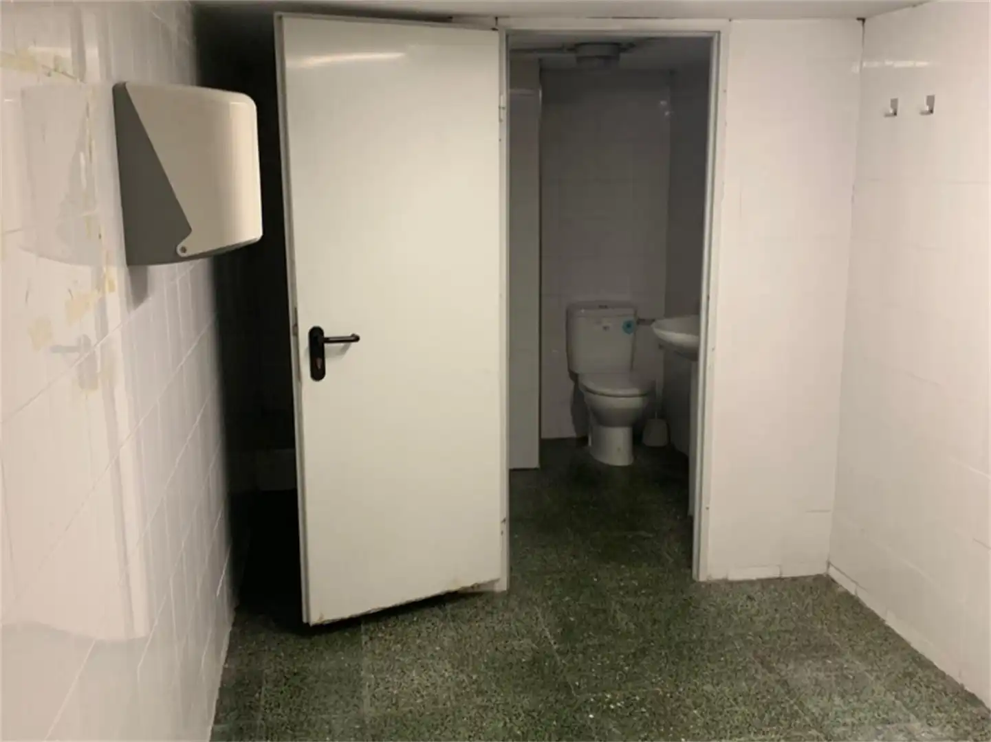 Nave industrial en venta en Calle Ceferino Calderón, Inmobiliaria - Barreda Baño de Nave industrial en venta en Torrelavega