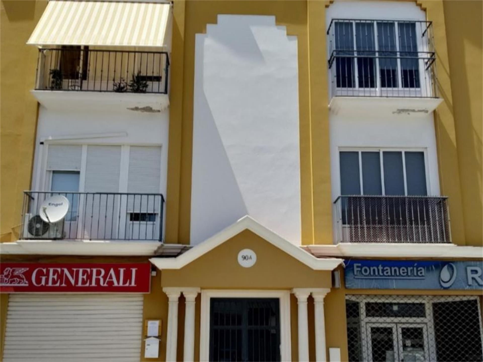 Vista exterior de Pis en venda en Marchena amb Aire condicionat, Calefacció i Terrassa