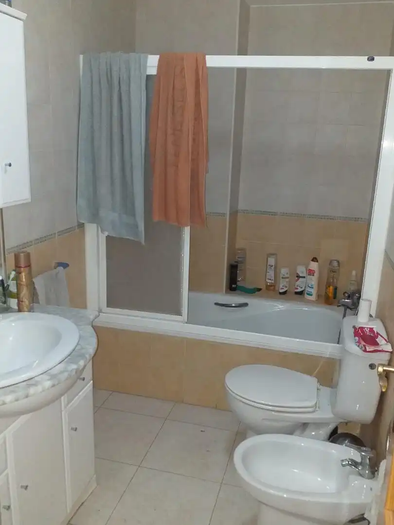 Baño de Apartamento de alquiler en Garrucha con Calefacción, Terraza y Amueblado