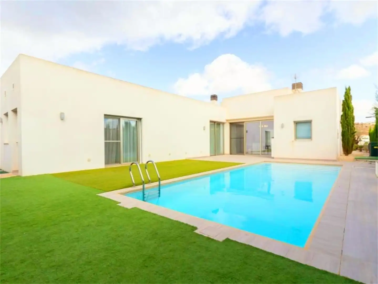 Houses for sale in Calle Rosalía de Castro, Benijófar Swimming pool of Houses for sale in Benijófar with Air Conditioner, Terrace and Swimming Pool
