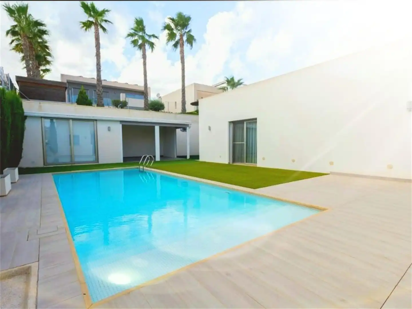 Houses for sale in Calle Rosalía de Castro, Benijófar Swimming pool of Houses for sale in Benijófar with Air Conditioner, Terrace and Swimming Pool