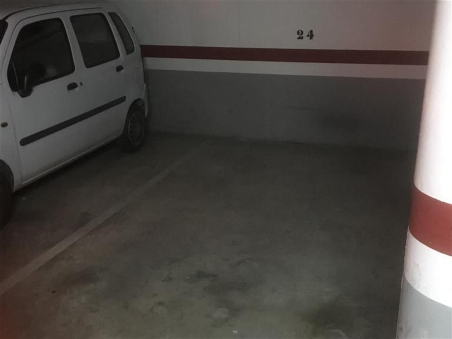 Garaje de alquiler en Plaça de Josep Solans, Centre Històric, Lleida  Capital | fotocasa