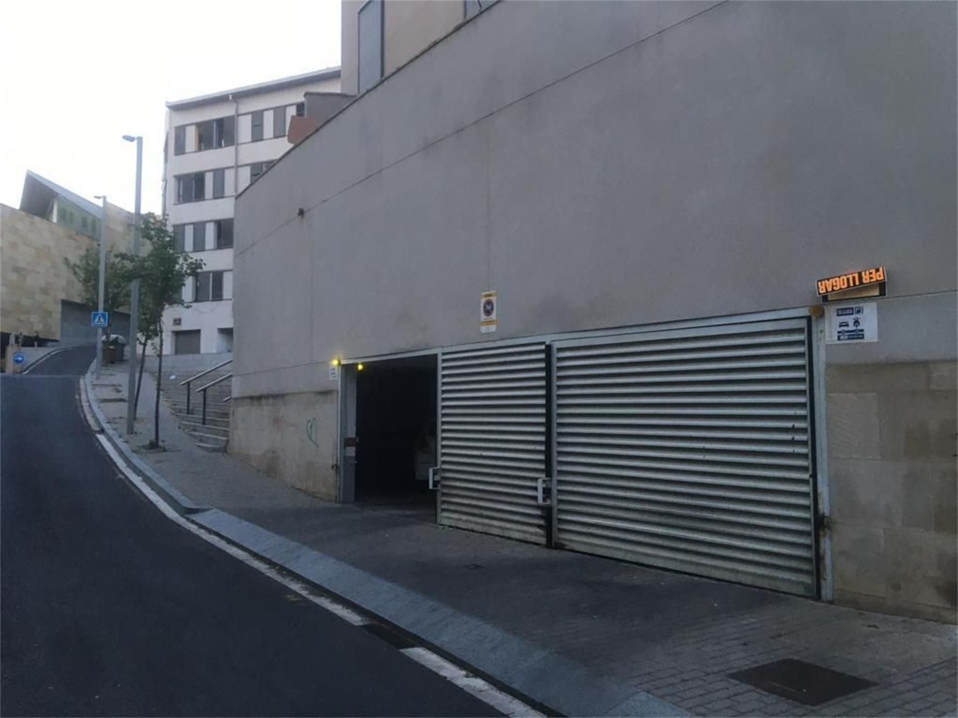 Garaje de alquiler en Plaça de Josep Solans, Centre Històric, Lleida  Capital | fotocasa