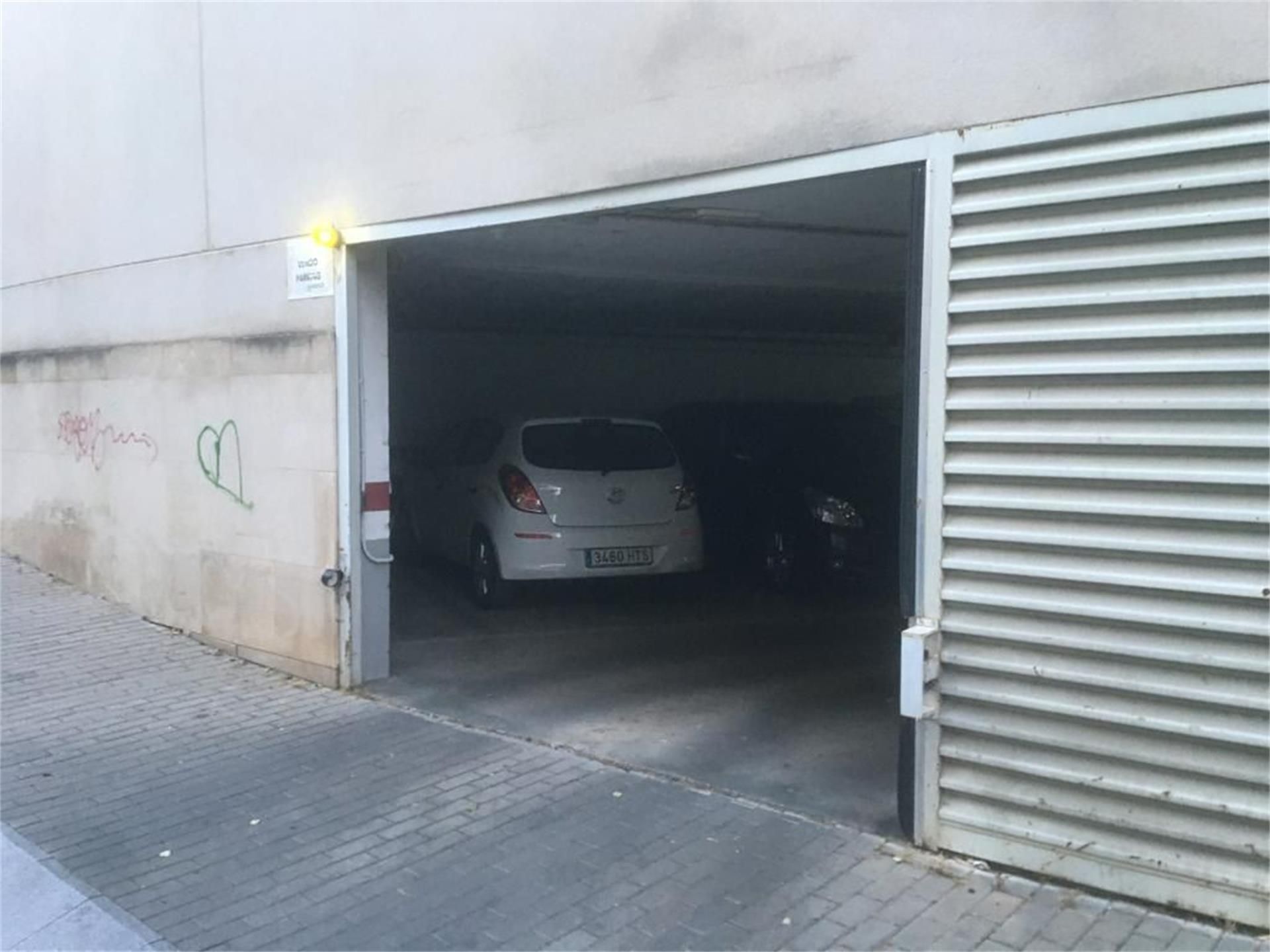 Garaje de alquiler en Plaça de Josep Solans, Centre Històric, Lleida  Capital | fotocasa