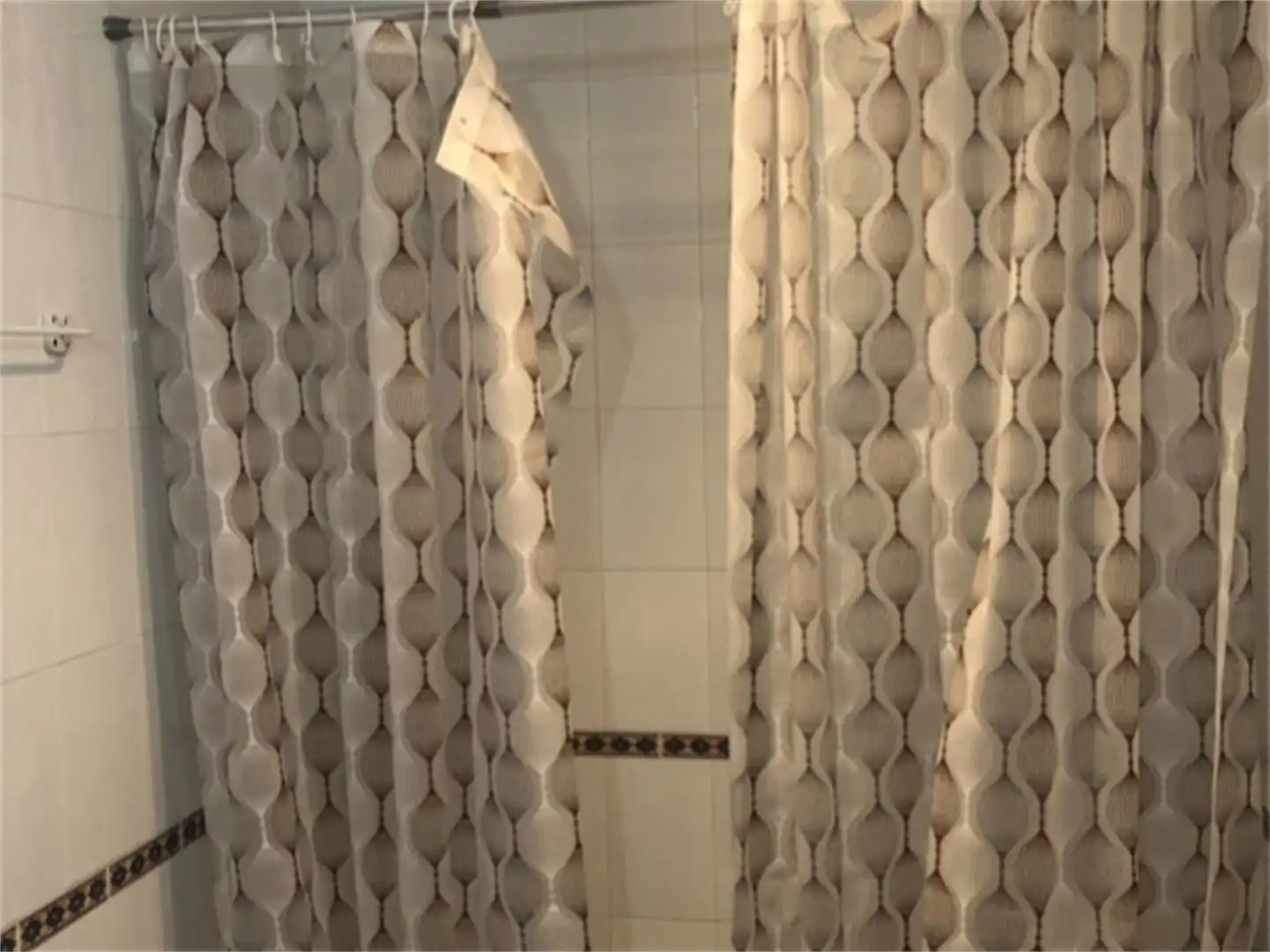 Habitación en Calle Maestra Aurora Martel, Alcalá del Río Baño de Ático para compartir en Alcalá del Río con Aire acondicionado, Calefacción y Terraza