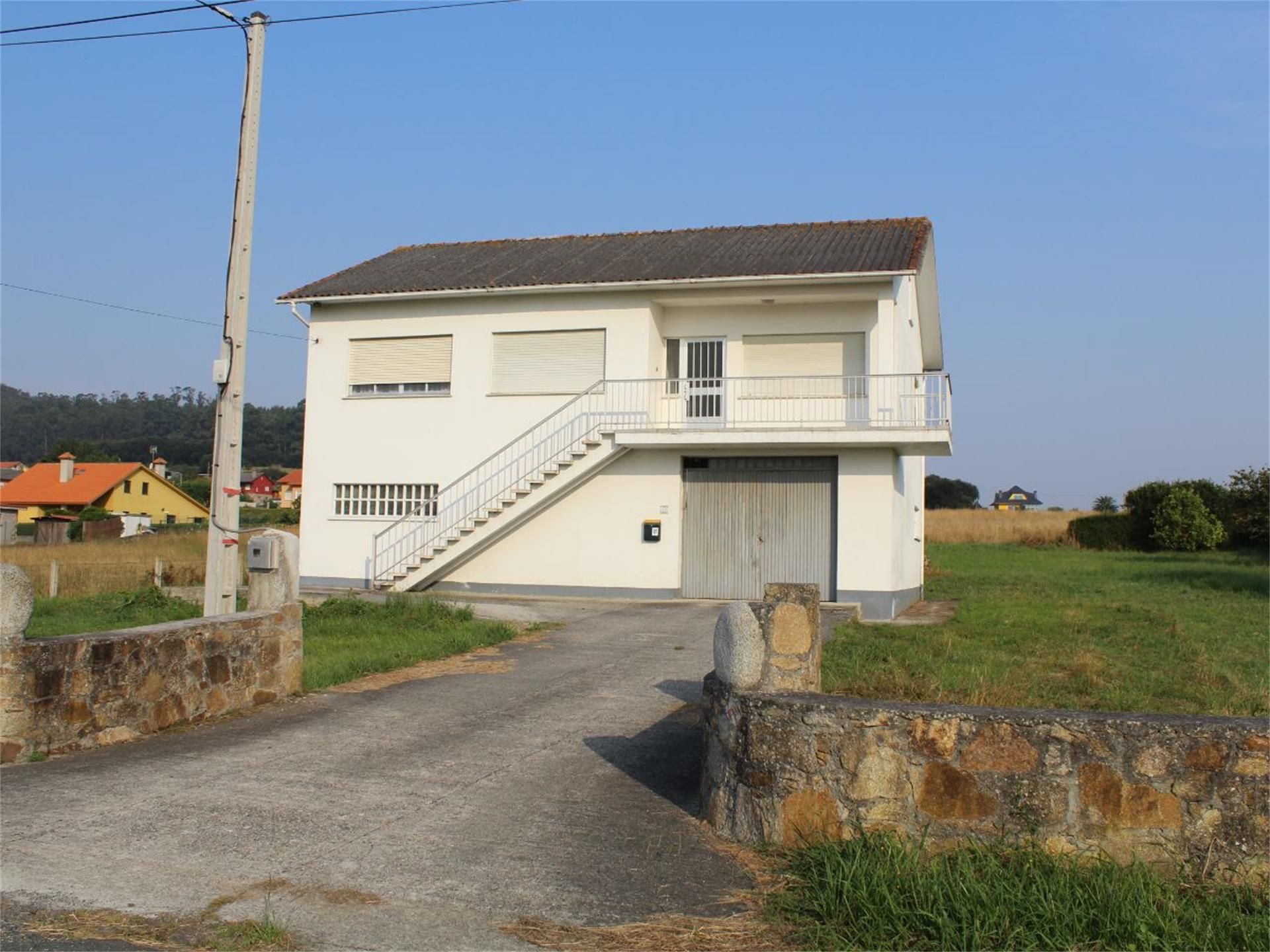 Vista exterior de Casa o xalet en venda en Valdoviño amb Balcó