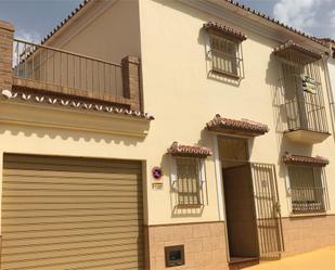 Vista exterior de Casa adosada en venda en Pizarra amb Aire condicionat, Terrassa i Balcó