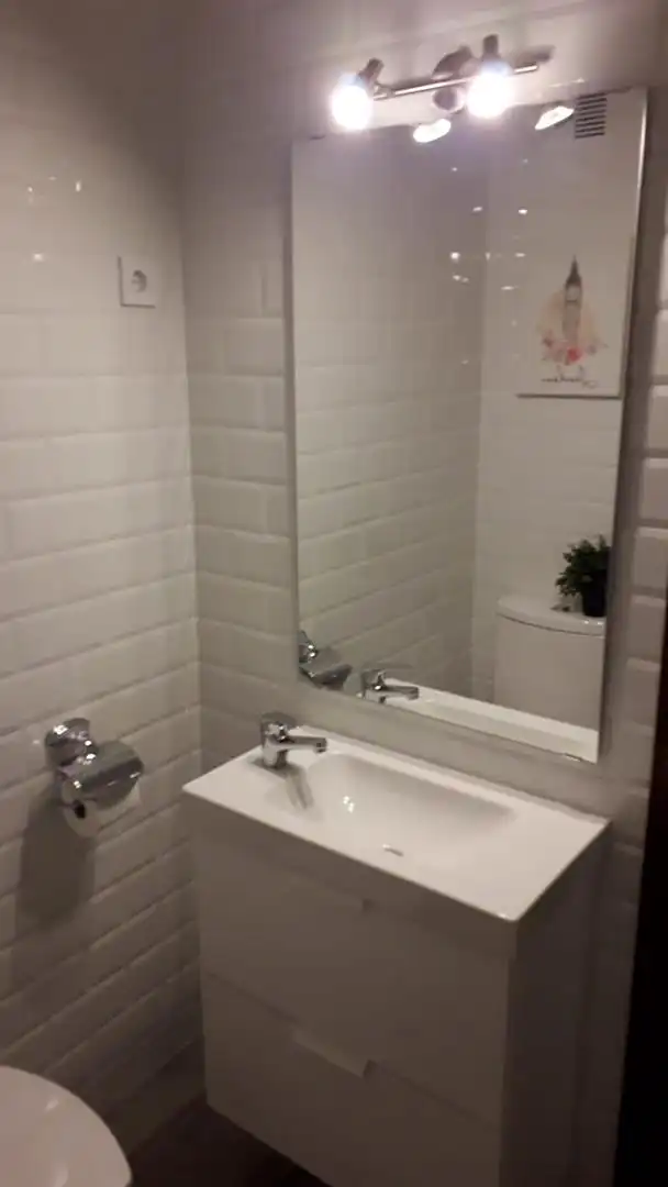 Room in Calle de Pizarro, 7, Centro Bathroom of Apartments for share in Getafe with Heating, Private garden and Parquet flooring