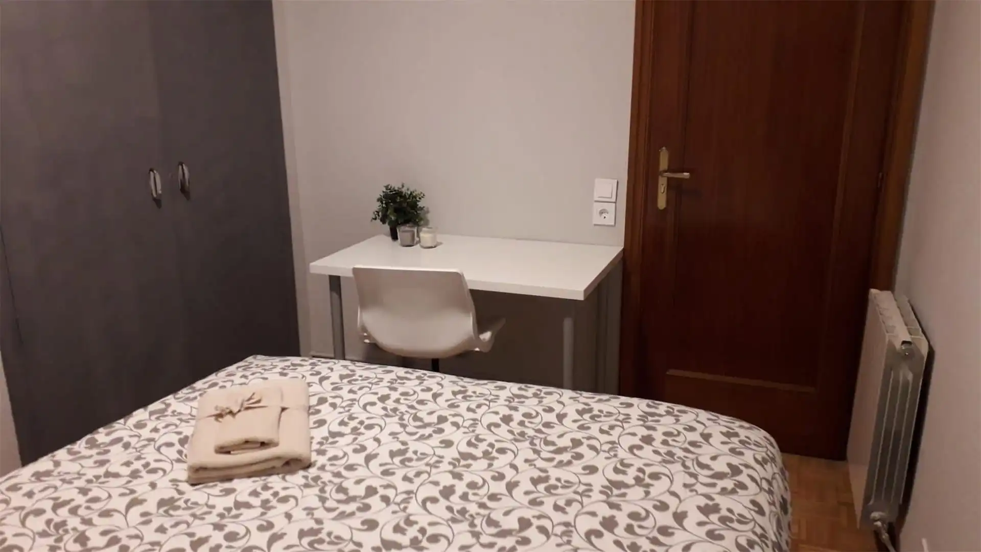 Room in Calle de Pizarro, 7, Centro Bedroom of Apartments for share in Getafe with Heating, Private garden and Parquet flooring