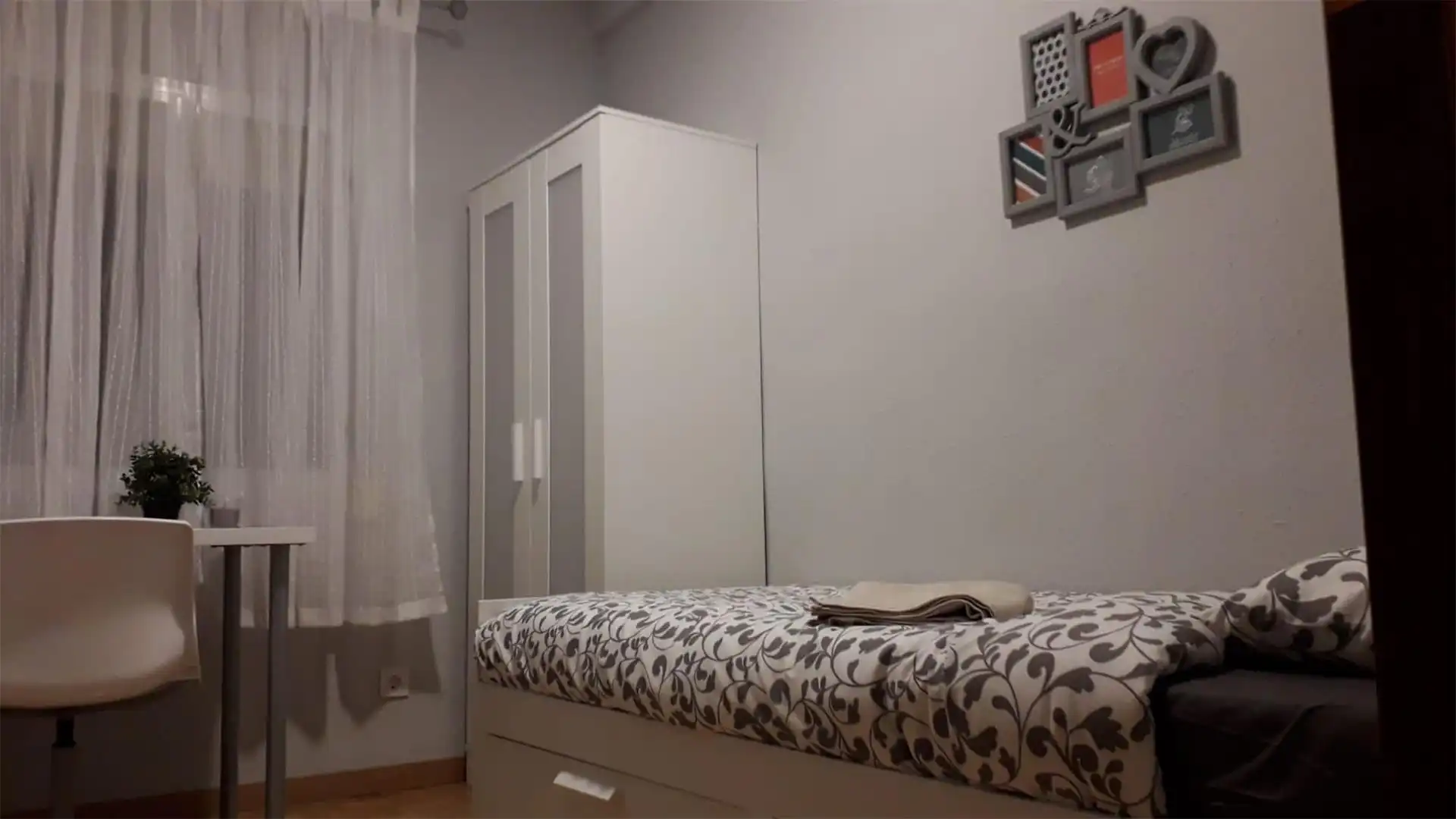 Room in Calle de Pizarro, 7, Centro Bedroom of Apartments for share in Getafe with Heating, Private garden and Parquet flooring