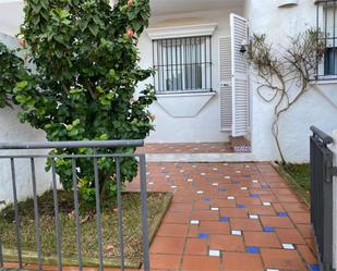 Jardí de Apartament de lloguer en Chiclana de la Frontera amb Aire condicionat, Terrassa i Piscina
