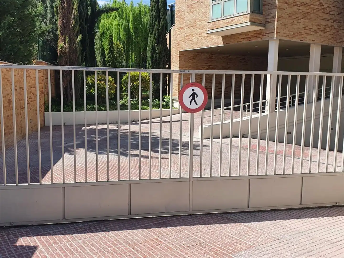 Garage for rent in Plaza del Liceo, Conde Orgaz - Piovera Exterior view of Garage for rent in Madrid