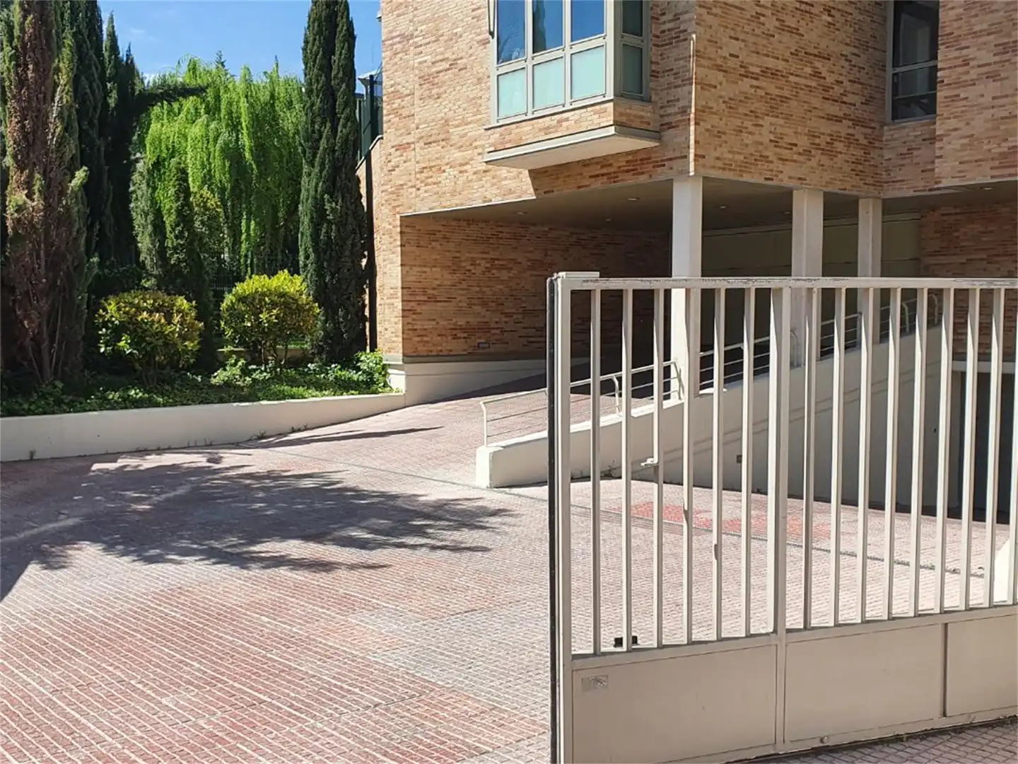 Garage for rent in Plaza del Liceo, Conde Orgaz - Piovera Exterior view of Garage for rent in Madrid