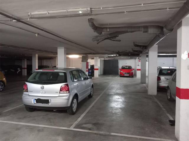 Garaje en Alquiler en Calle Alonso Ojeda en Residencial Triana - Barrio Alto