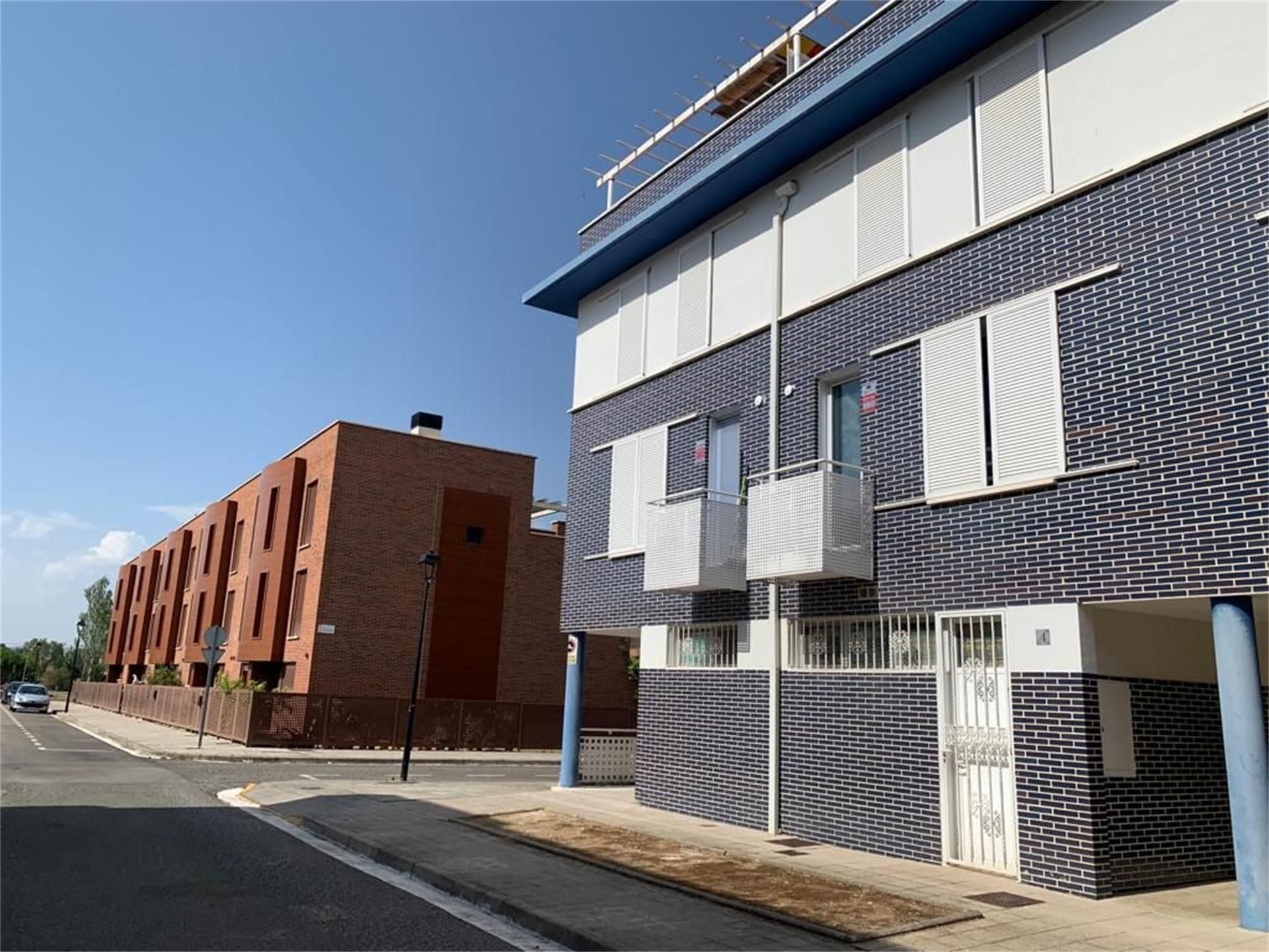 Vista exterior de Pis en venda en Miranda de Ebro amb Calefacció, Jardí privat i Parquet
