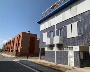Exterior view of Flat for sale in Miranda de Ebro  with Terrace, Swimming Pool and Balcony