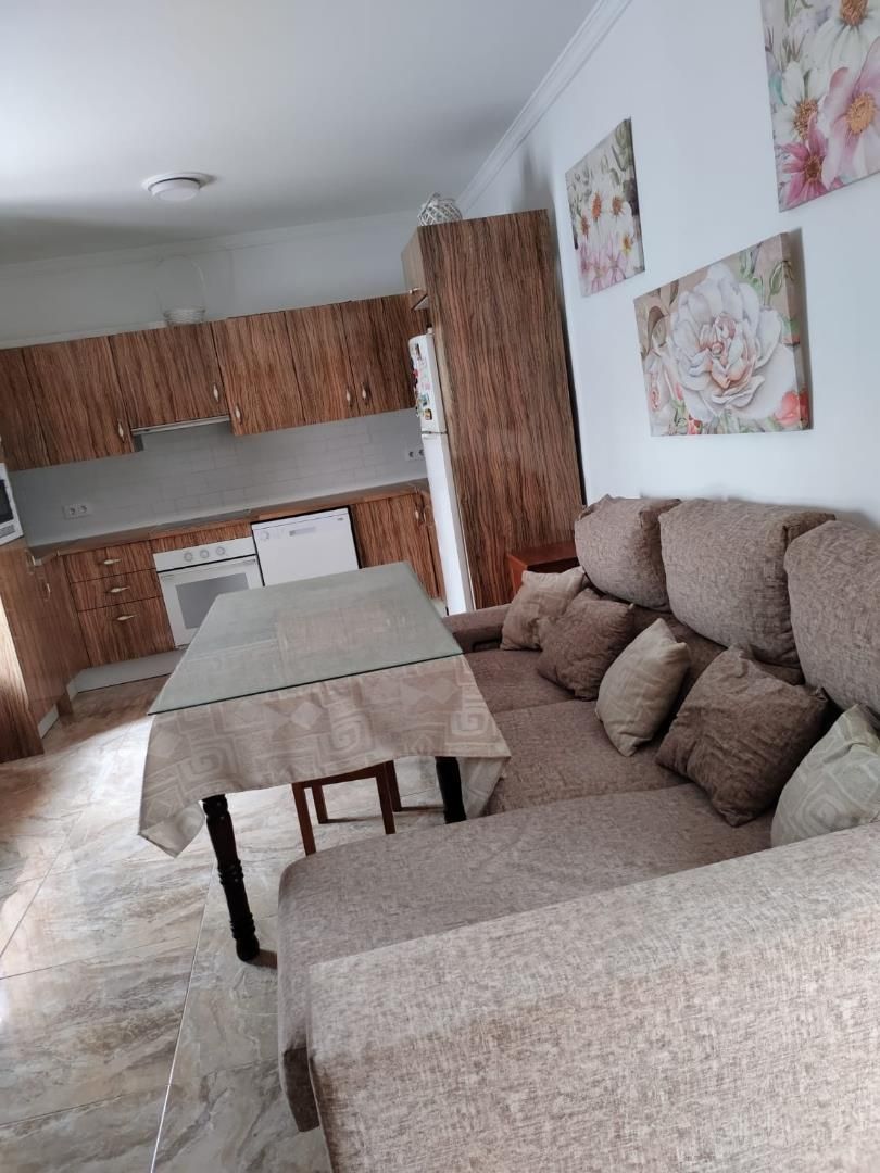 Sala d'estar de Casa adosada en venda en Villamartín amb Aire condicionat, Terrassa i Traster